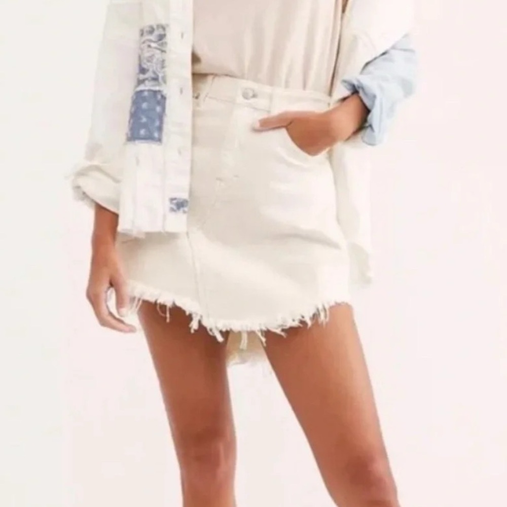 NWT FREE PEOPLE BAILEY DENIM MINI DISTRESSED COTTON SKIRT
